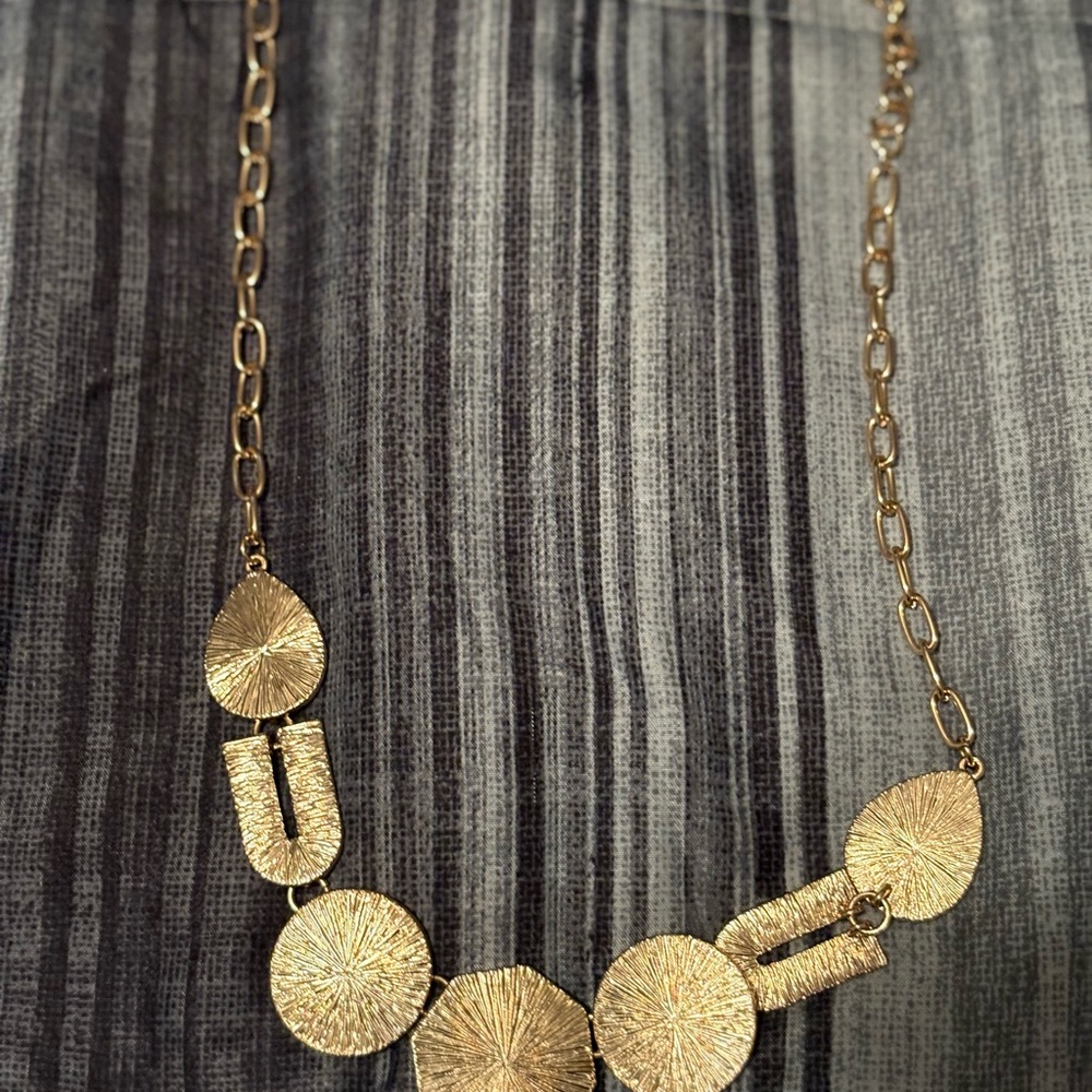 Express Gold Necklace with Textured Discs